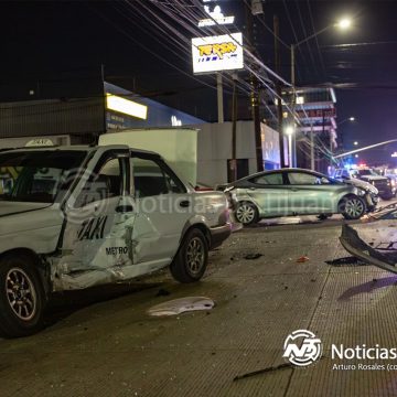 Choque entre taxi libre y vehículo particular en Agua Caliente moviliza a cuerpos de emergencia