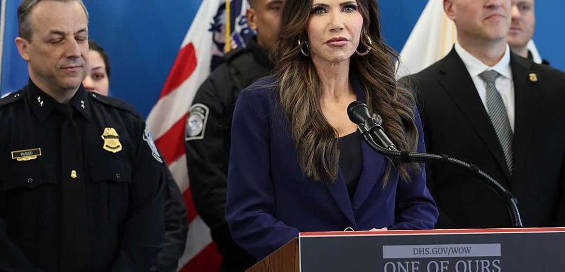 Destituyen a Kristi Noem como secretaria de Seguridad Nacional de EE.UU.