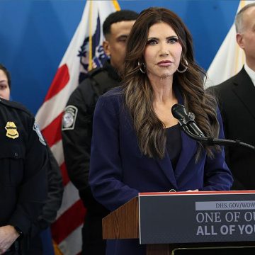 Destituyen a Kristi Noem como secretaria de Seguridad Nacional de EE.UU.