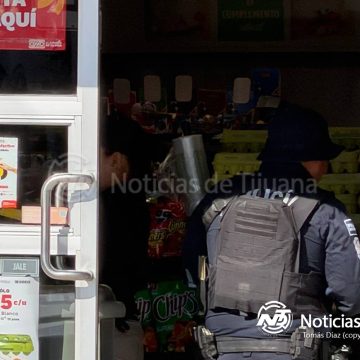 Asaltan tienda Oxxo en Real de San Francisco; ladrón espero a que abrieran las puertas