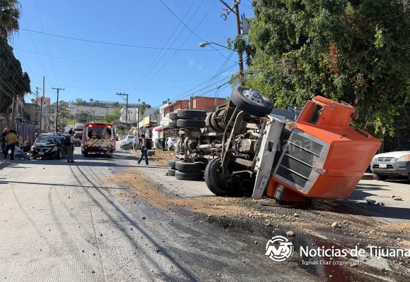 Camión sin frenos provoca carambola de siete vehículos en la 34 Sur