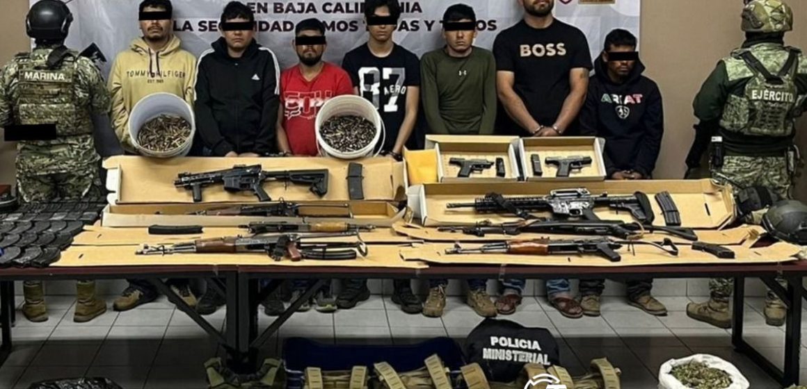 Caen hombres armados en Valle de la Trinidad; aseguran arsenal, droga y explosivos