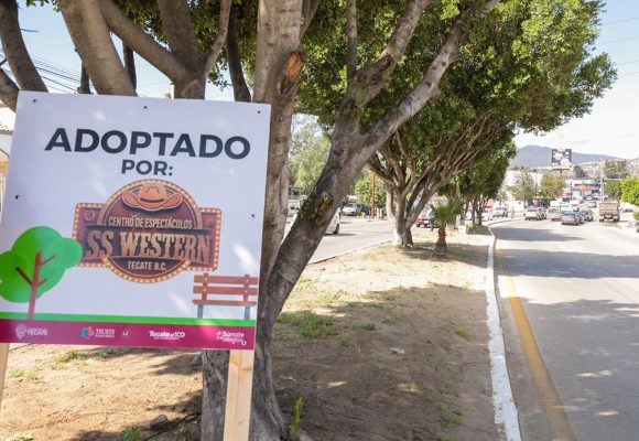 Centro de Espectáculos SS Western adopta camellón en Tecate