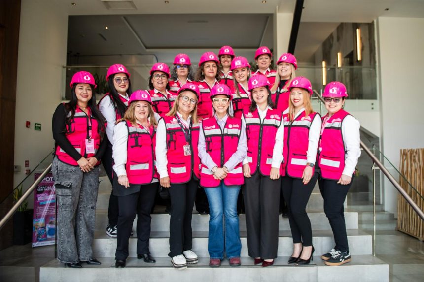 czxcx Mujeres ganan terreno en áreas técnicas del agua en Tijuana