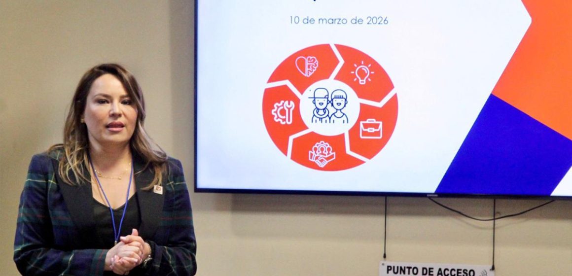 fdsfd Capacitan a personal del DIF BC para apoyar a jóvenes en su camino hacia la vida independiente