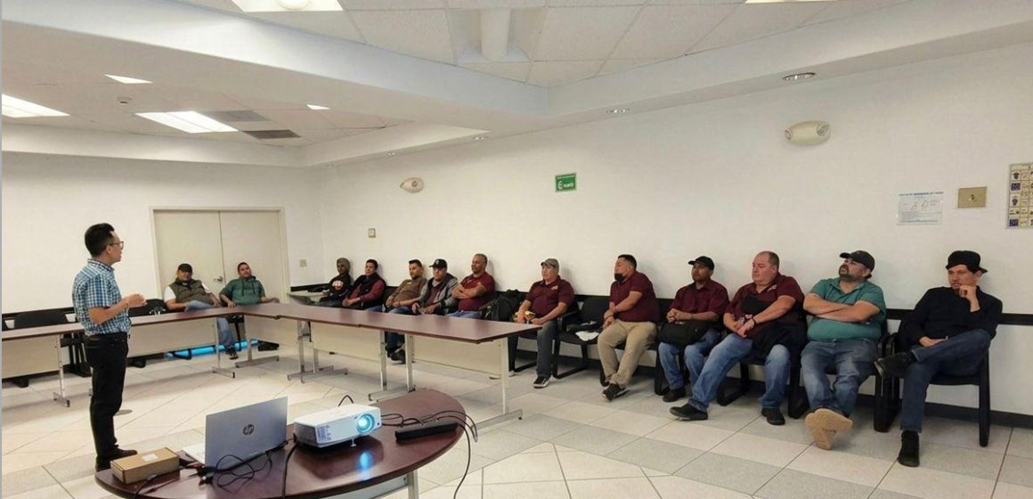 Capacitan a 327 choferes del transporte público en Ensenada para mejorar atención a personas con discapacidad