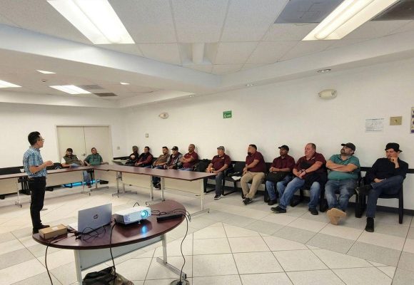 Capacitan a 327 choferes del transporte público en Ensenada para mejorar atención a personas con discapacidad