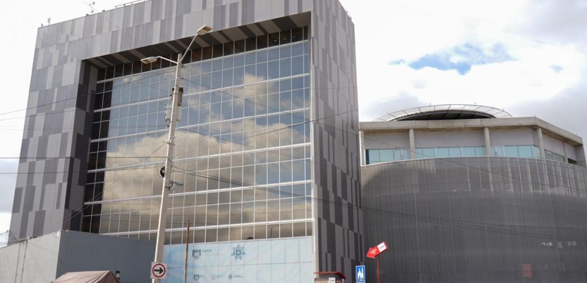 Muere detenido bajo custodia en celdas del Centro; había sido asegurado por conducta agresiva