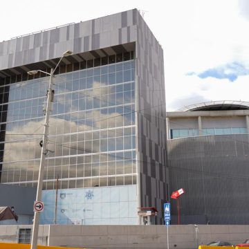 Extranjero muere detenido en celdas de zona Centro