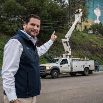 Refuerzan alumbrado en Lomas Verdes con 120 nuevas luminarias LED