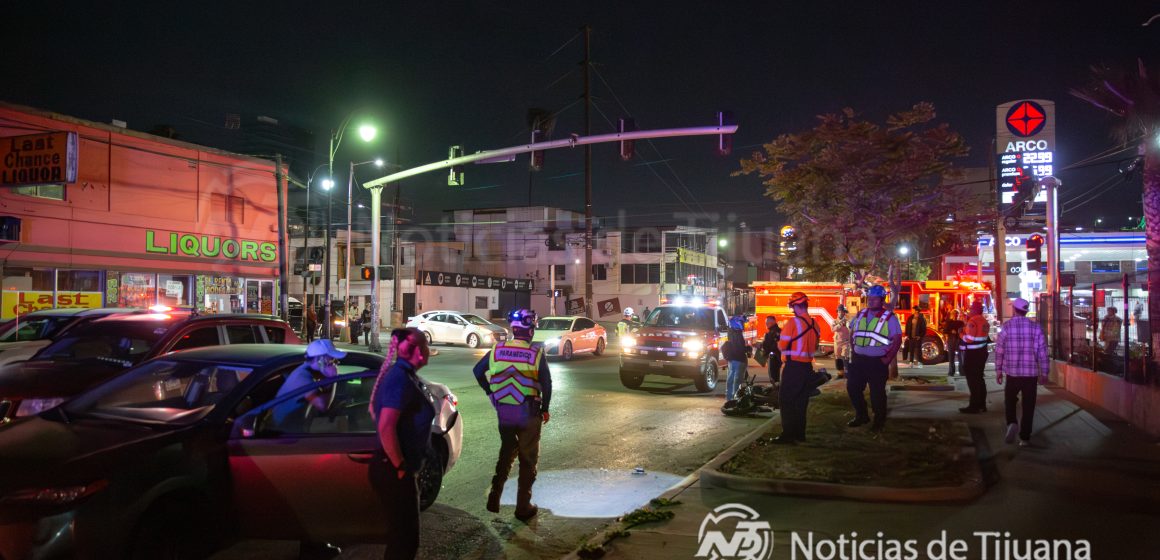 Motociclista choca con vehículo en Zona Centro
