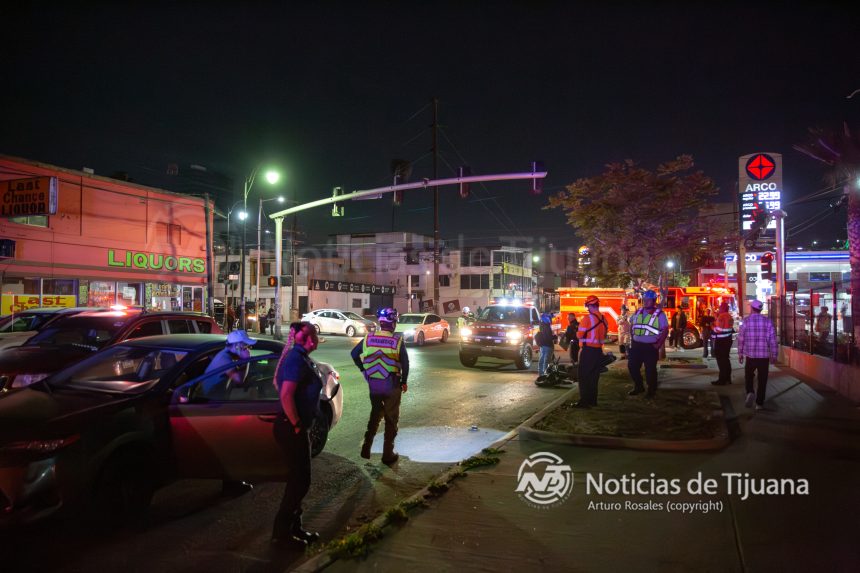 Motociclista choca con vehículo en Zona Centro