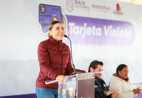 Entrega de Tarjetas Violeta a madres jefas de familia