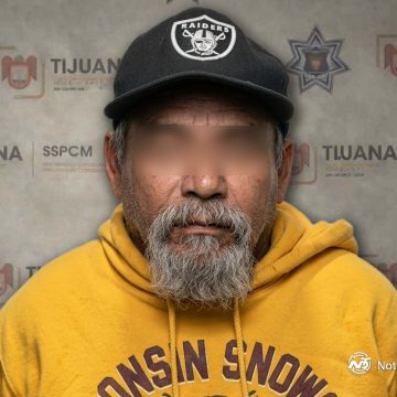 Cae con droga tras revisión policial; lo investigan por robos a comercios en la zona