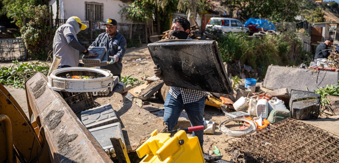 Limpian colonias y retiran más de 46 toneladas de basura