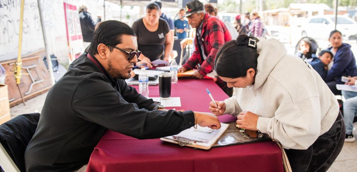 CESPT lleva trámites a colonias de la zona este