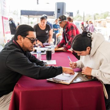 CESPT lleva trámites a colonias de la zona este