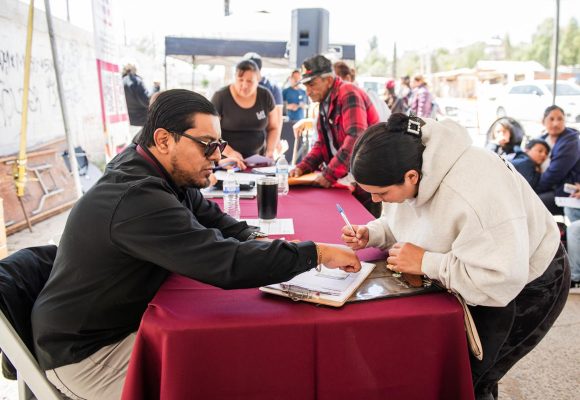 CESPT lleva trámites a colonias de la zona este