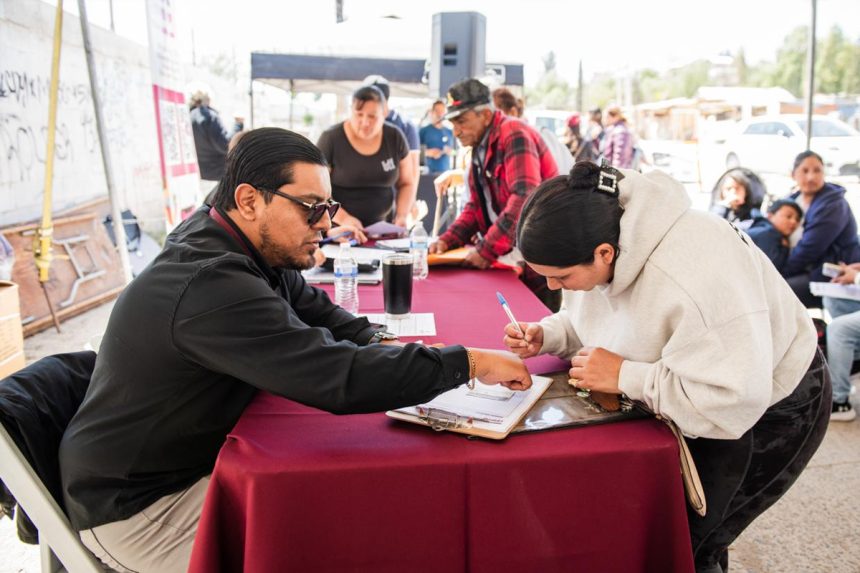 CESPT lleva trámites a colonias de la zona este