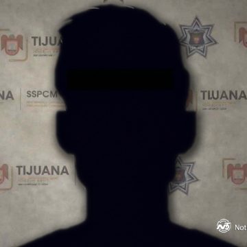 Menor es detenido por agredir a su novia y causar daños en escuela