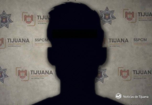 Menor es detenido por agredir a su novia y causar daños en escuela