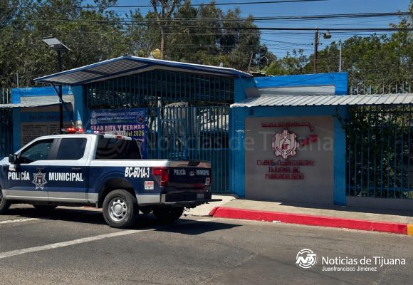 Activan protocolo de seguridad en secundaria de Tijuana tras detectar presuntas sustancias prohibidas