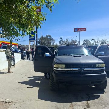 Detienen a hombre tras reporte de arma; le hallan cartuchos y droga en Tecate