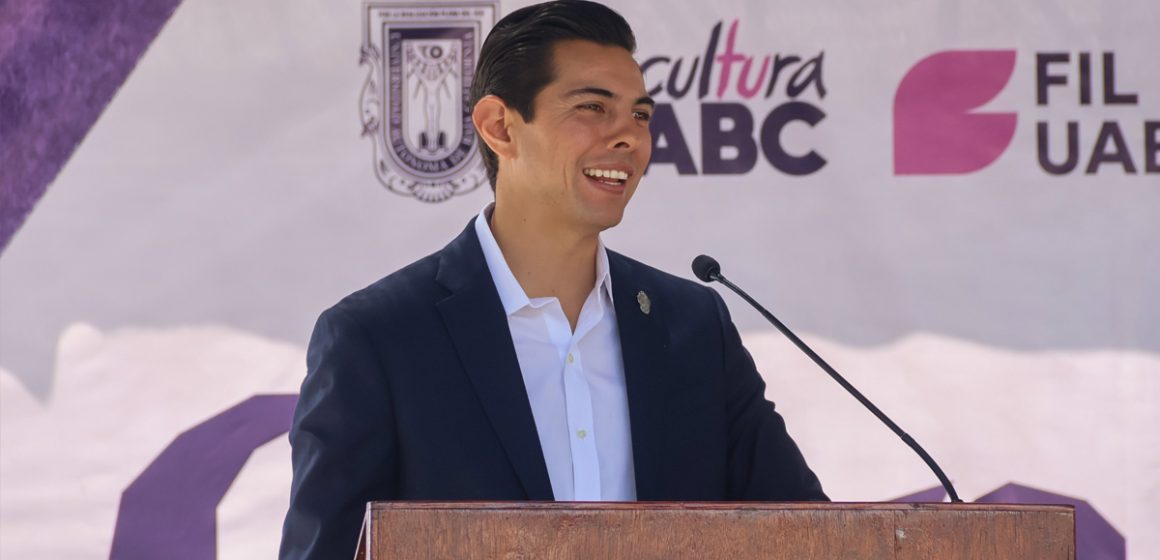 Impulsa alcalde de Tecate lectura y cultura con Feria del Libro