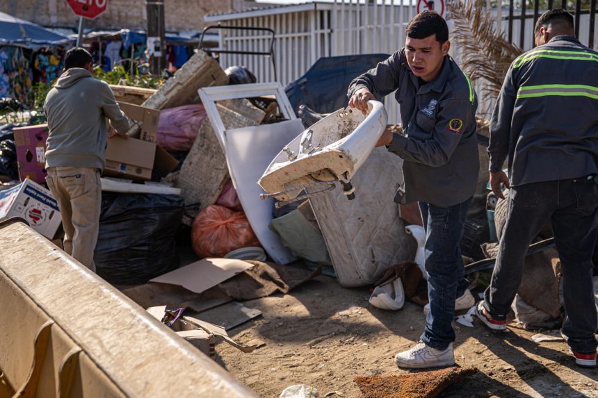 Retiran 57 toneladas de basura pesada y benefician a más de 2 mil 400 personas en tres delegaciones