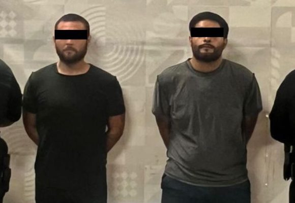 Caen dos presuntos operadores logísticos del crimen con arma en Tijuana