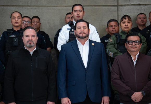 Entregan 400 cámaras corporales a policías municipales de Tijuana