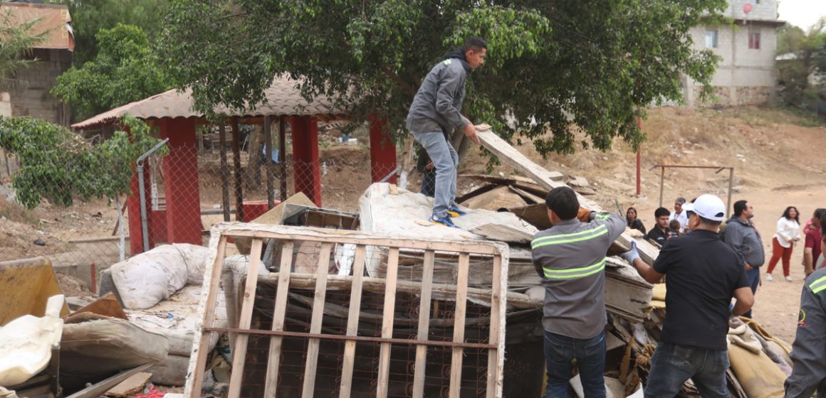 Retiran 55 toneladas de basura en colonias