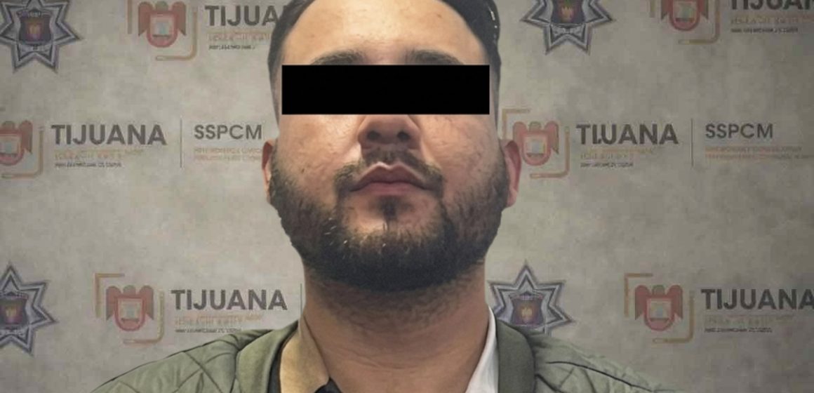 Detienen a hombre por golpear a su pareja