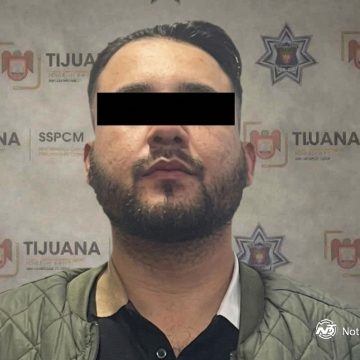 Detienen a hombre por golpear a su pareja