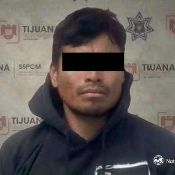 Detienen a hombre por robo en Oxxo