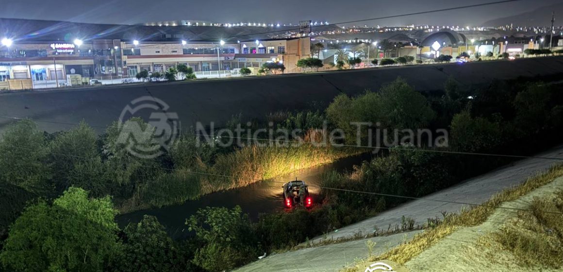 Localizan dos cadáveres en descomposición en la canalización del Río Tijuana
