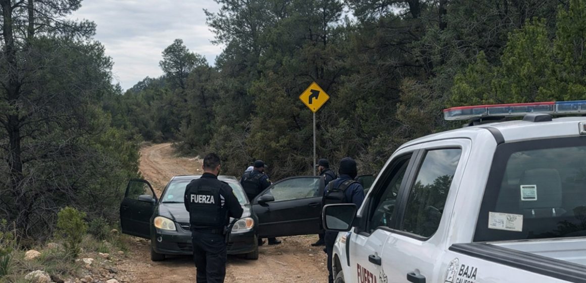 Pareja queda varada rumbo a Laguna Hanson y es rescatada tras horas de incertidumbre