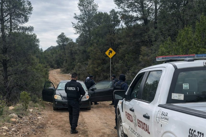 Rescatan a pareja varada rumbo a Laguna Hanson