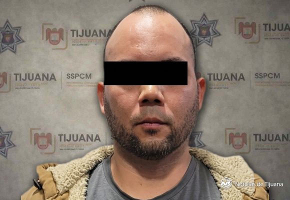 Por invadir carril, ofrece soborno y lo detienen