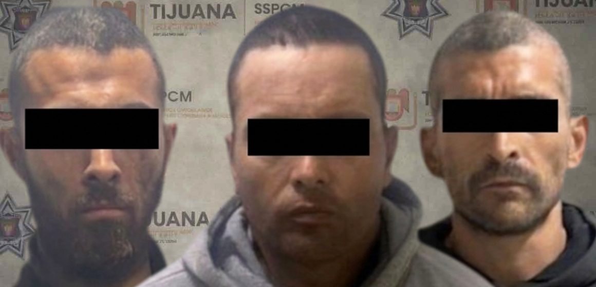 Detienen a tres con órdenes activas