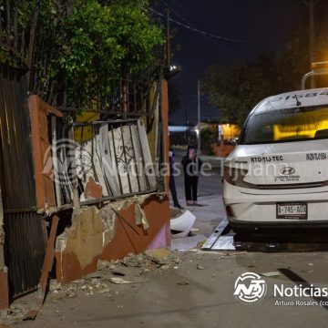Taxi se estrella contra vivienda en la “Libertad”; conductor huye del lugar