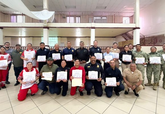 Capacitan a cuerpos de emergencia en Ensenada