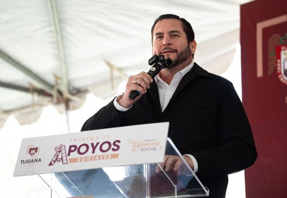 Entrega Burgueño apoyos en Mariano Matamoros