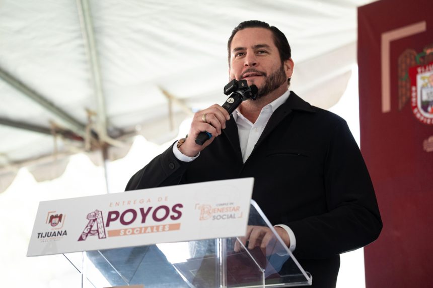 Entrega Burgueño apoyos en Mariano Matamoros