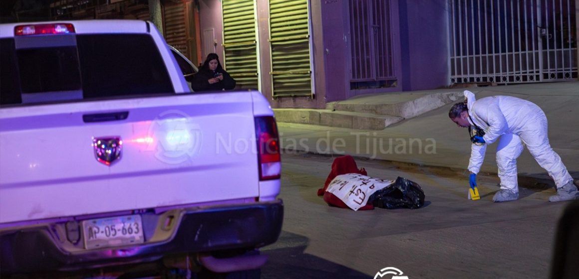 Dejan cuerpo envuelto en cobija con mensaje en la colonia Salvatierra