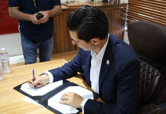 Fortalece Tecate alianza con UABC y Fundación La Puerta para atención a población en movilidad