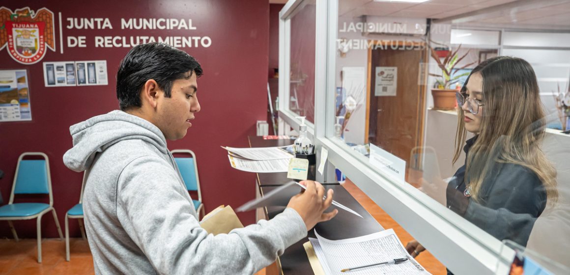 Cartilla militar seguirá tramitándose hasta octubre