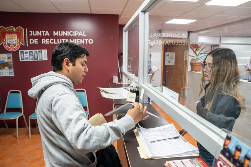 Cartilla militar seguirá tramitándose hasta octubre