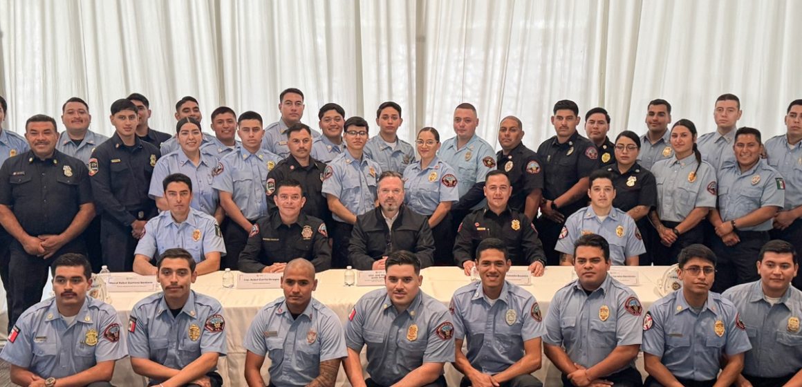 Certifican a 68 nuevos bomberos, salvavidas y paramédicos