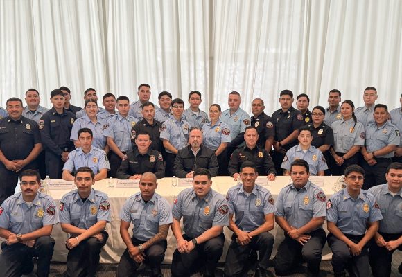 Certifican a 68 nuevos bomberos, salvavidas y paramédicos